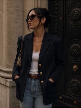 How cute is this #vintage #navyblue #blazer with #gold #buttons